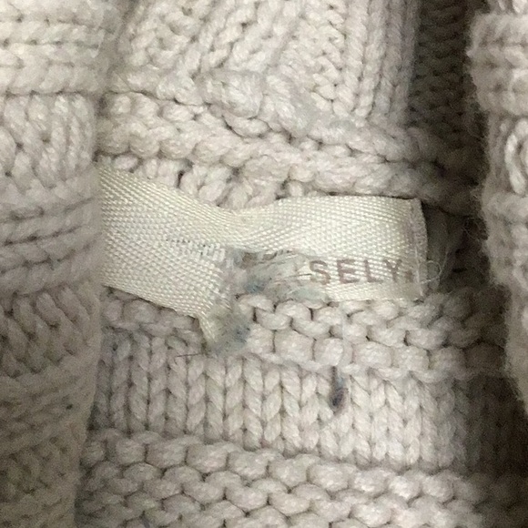 Kids Sleeveless sweater vest belted and buttons in front - Picture 7 of 7